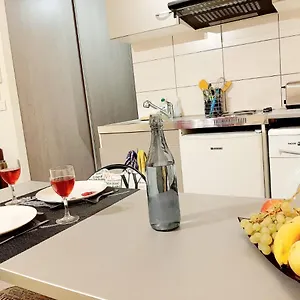 Apartment Centre